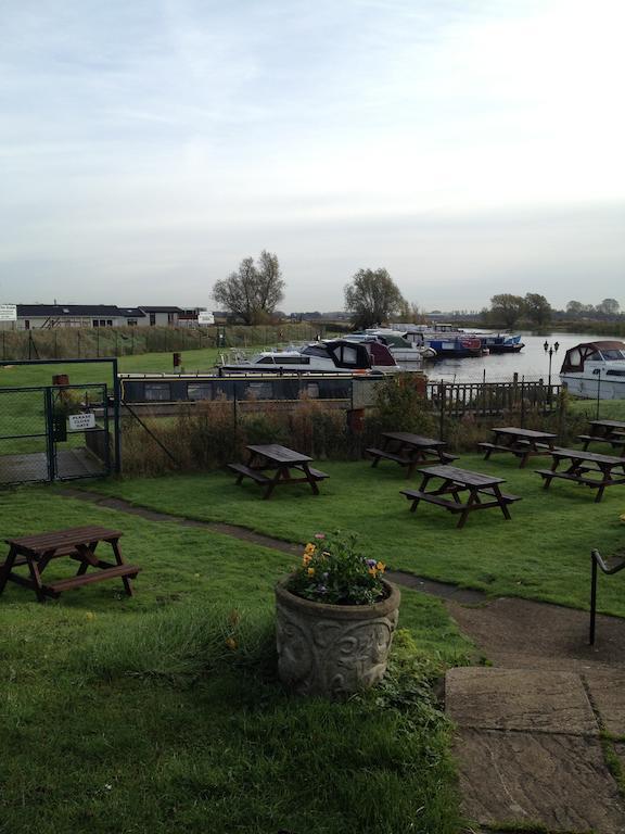 The Lazy Otter Bed and Breakfast Stretham Buitenkant foto