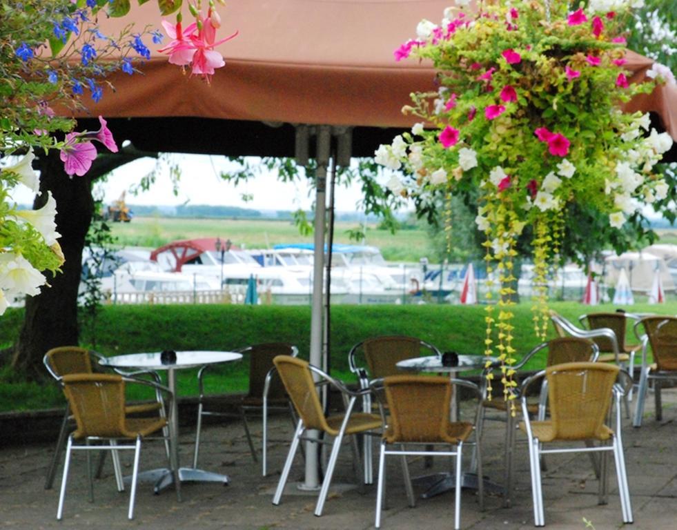 The Lazy Otter Bed and Breakfast Stretham Buitenkant foto